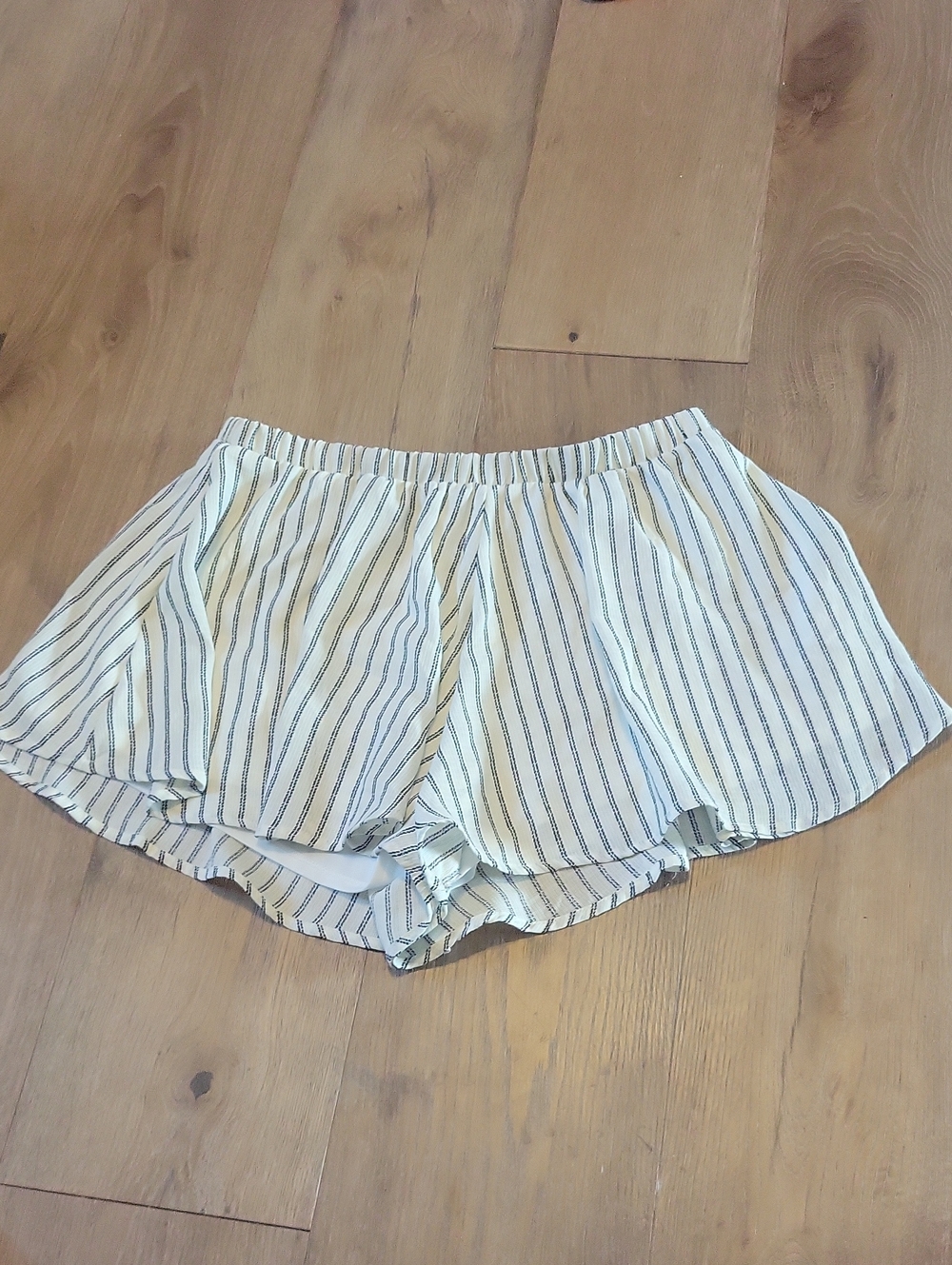 Altard State Striped Ruffle Hem Women's Shorts - White/Blue Size Medium